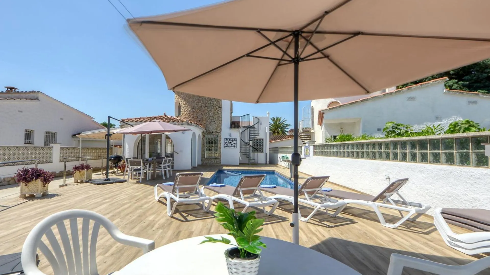Holiday Home Roanne By Interhome 엠푸리아브라바